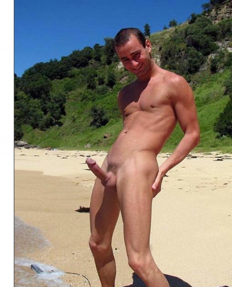 Мужчины Дрочат Член На Пляже