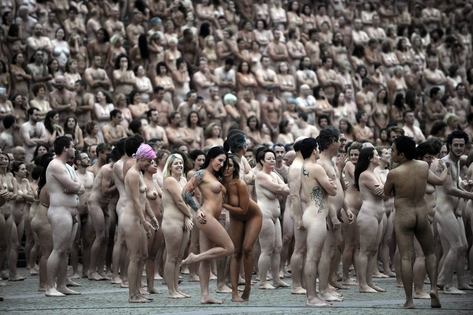 Толпа голых девок в сауне