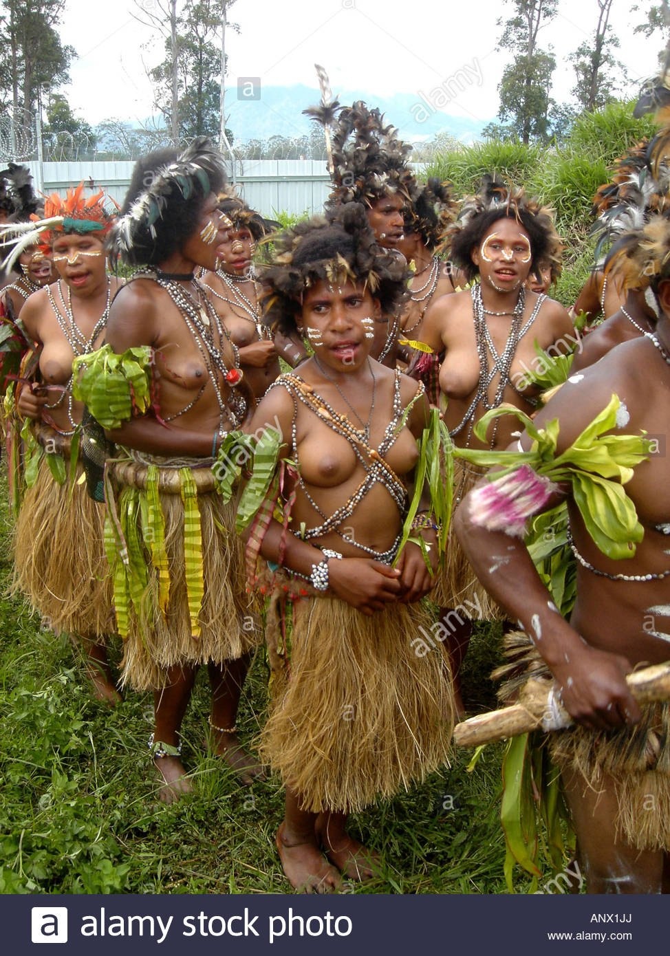 Порно видео Папуа Новая Гвинея секс со зрелой киской