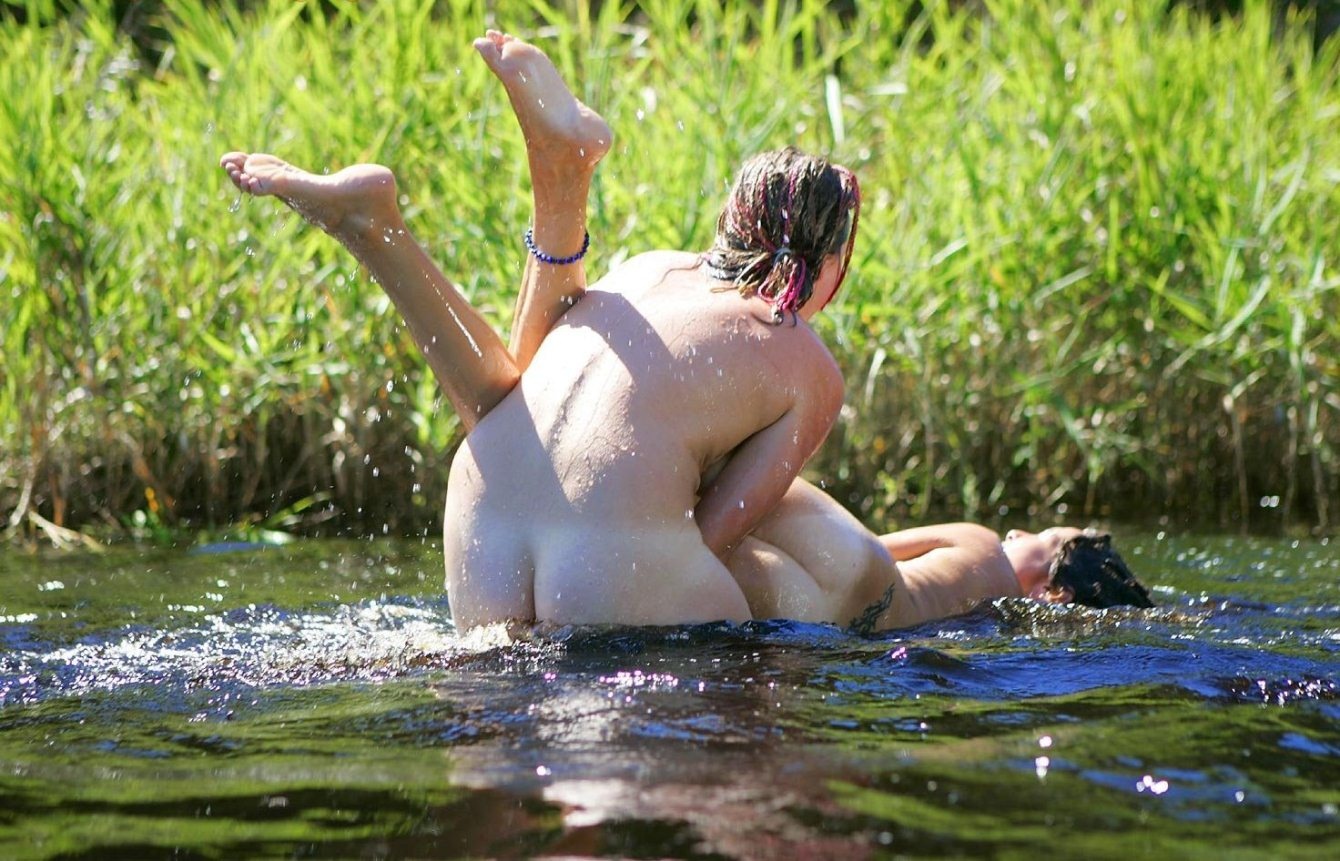 фото голая жена на реке фото 62