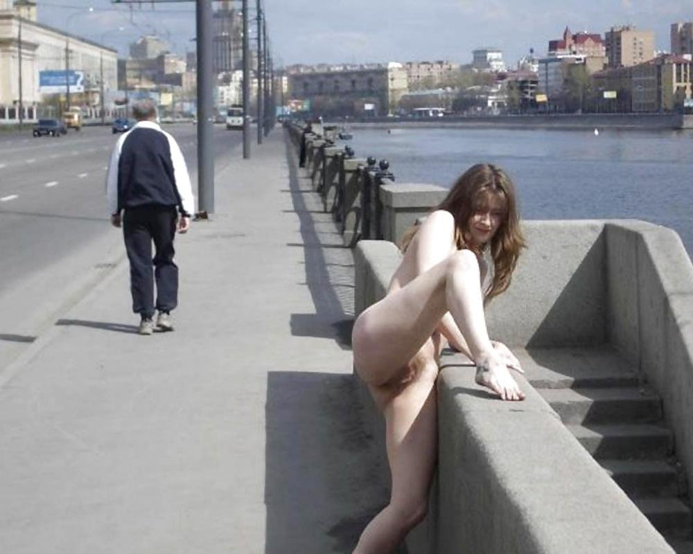 Девушки без одежды на публике