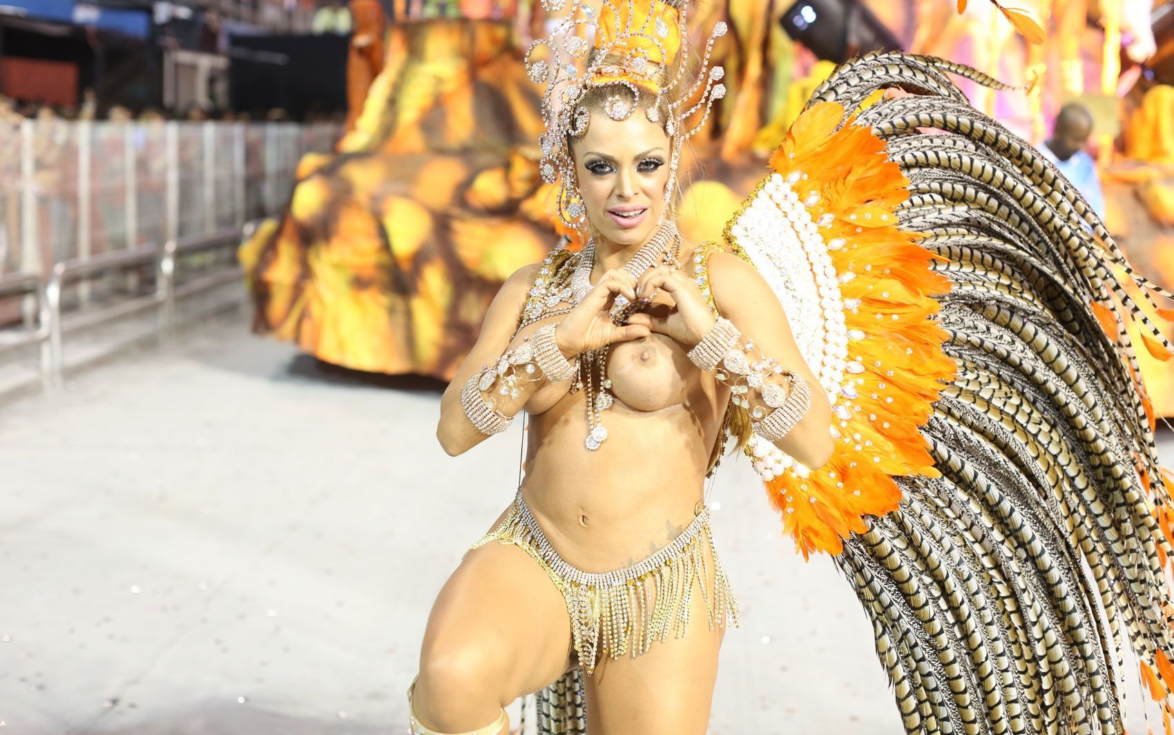фото голая карнавал в бразилия фото 90