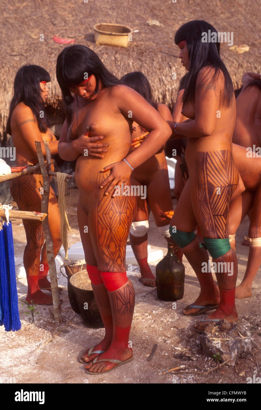Голые женщины племени гуарани