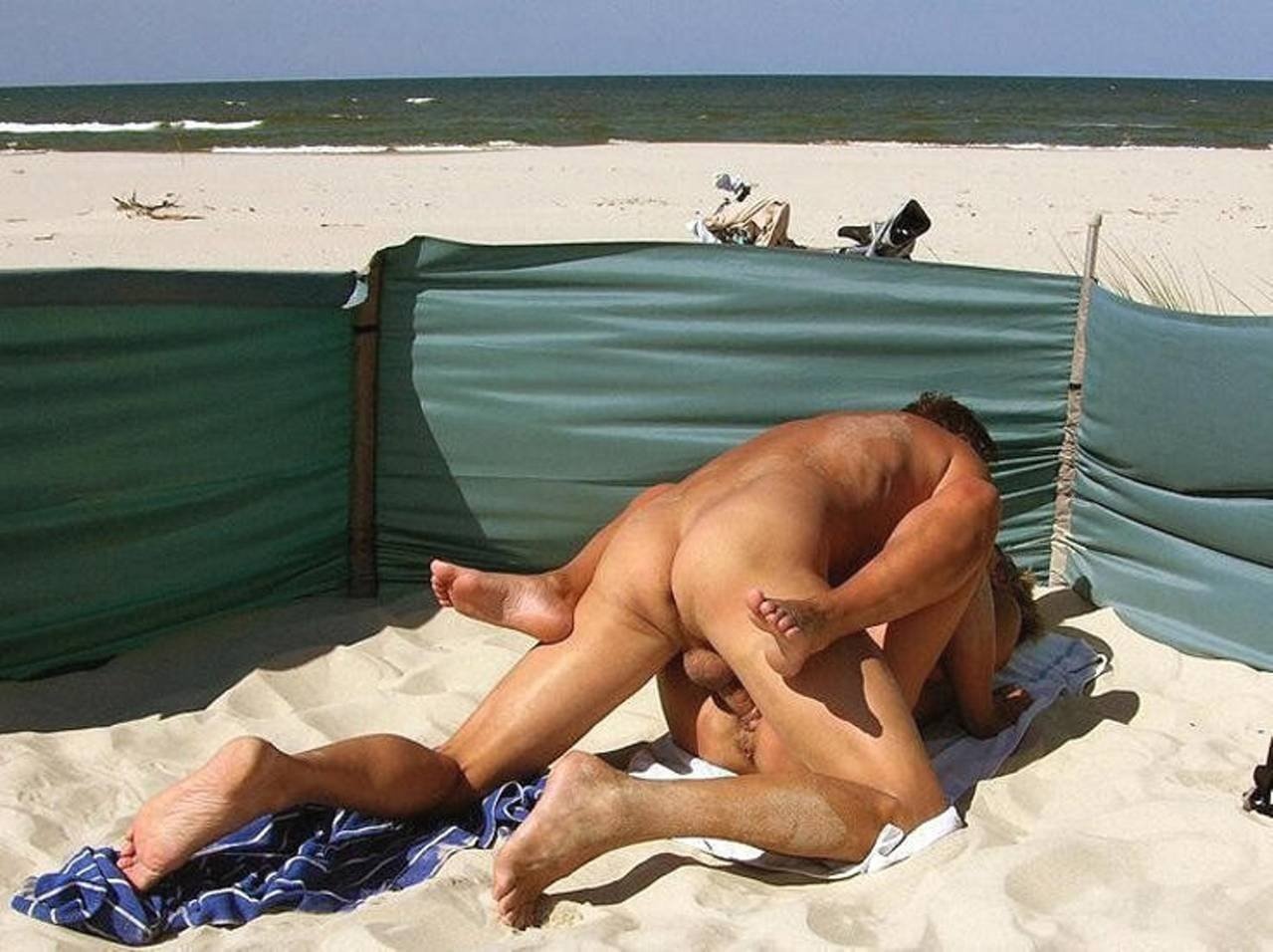 голые приключения на пляже