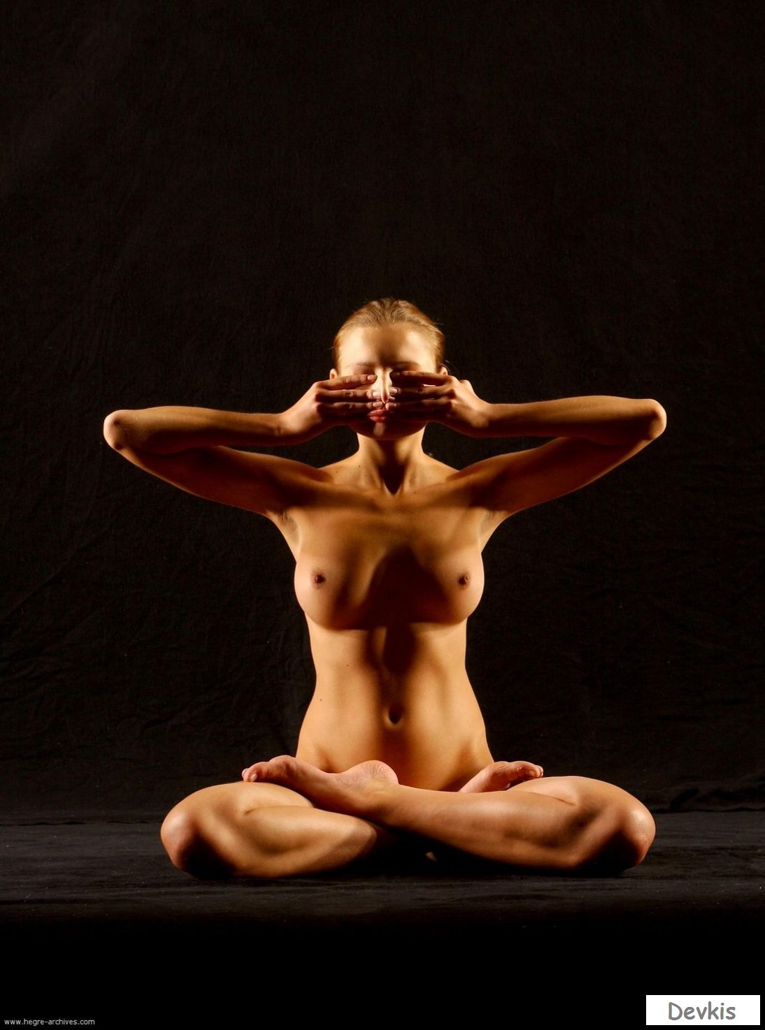 голая йога мужчин и женщин