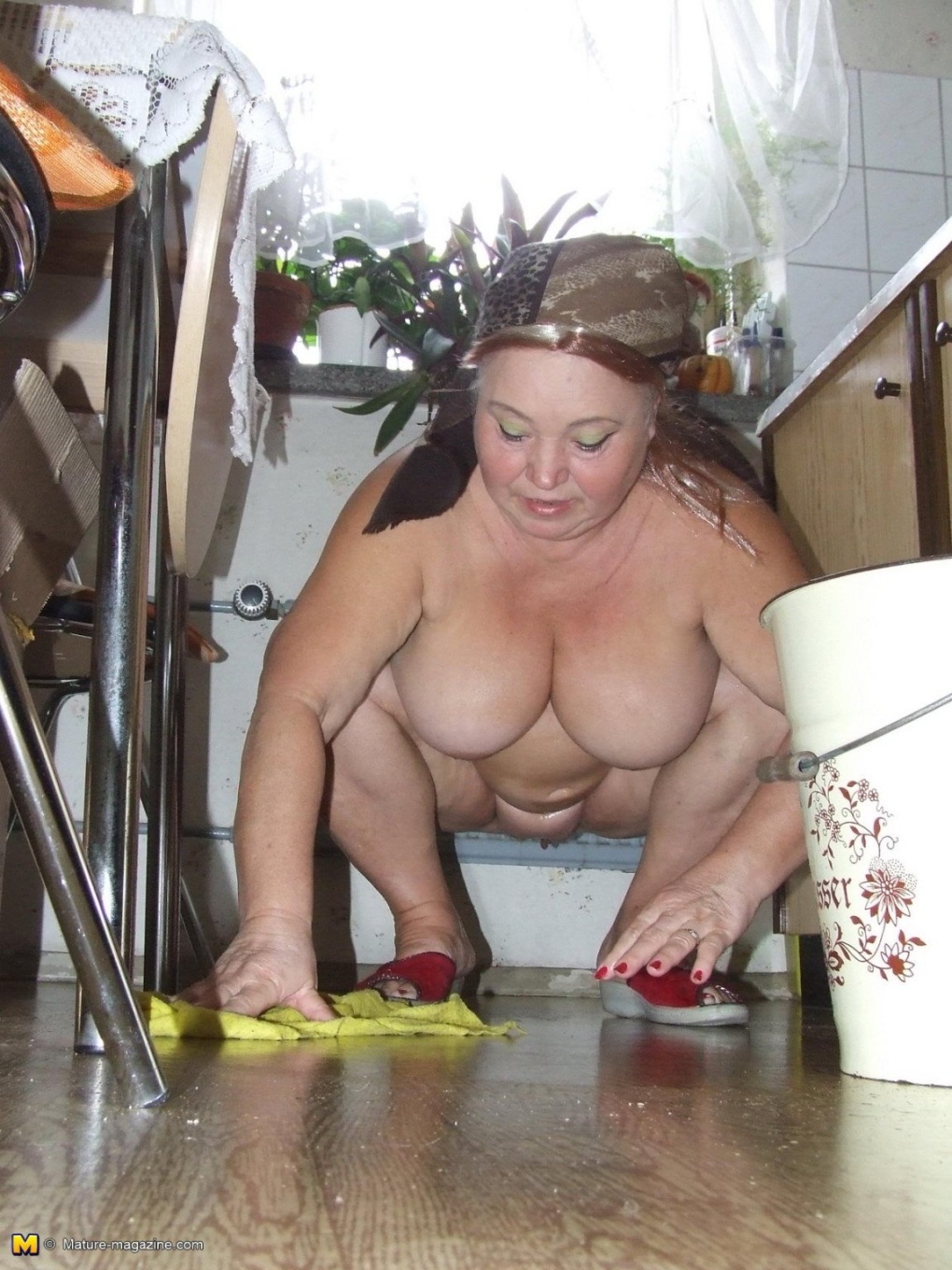 Голые женщины наклоненные