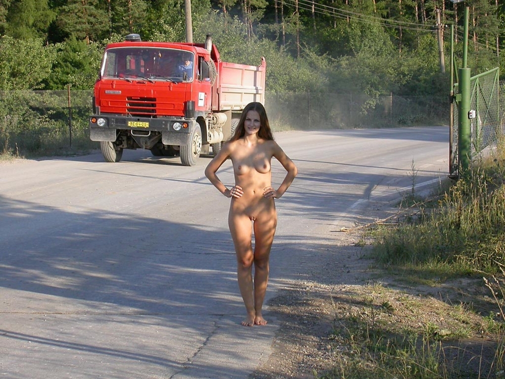 Голые бабы в кабине грузовика