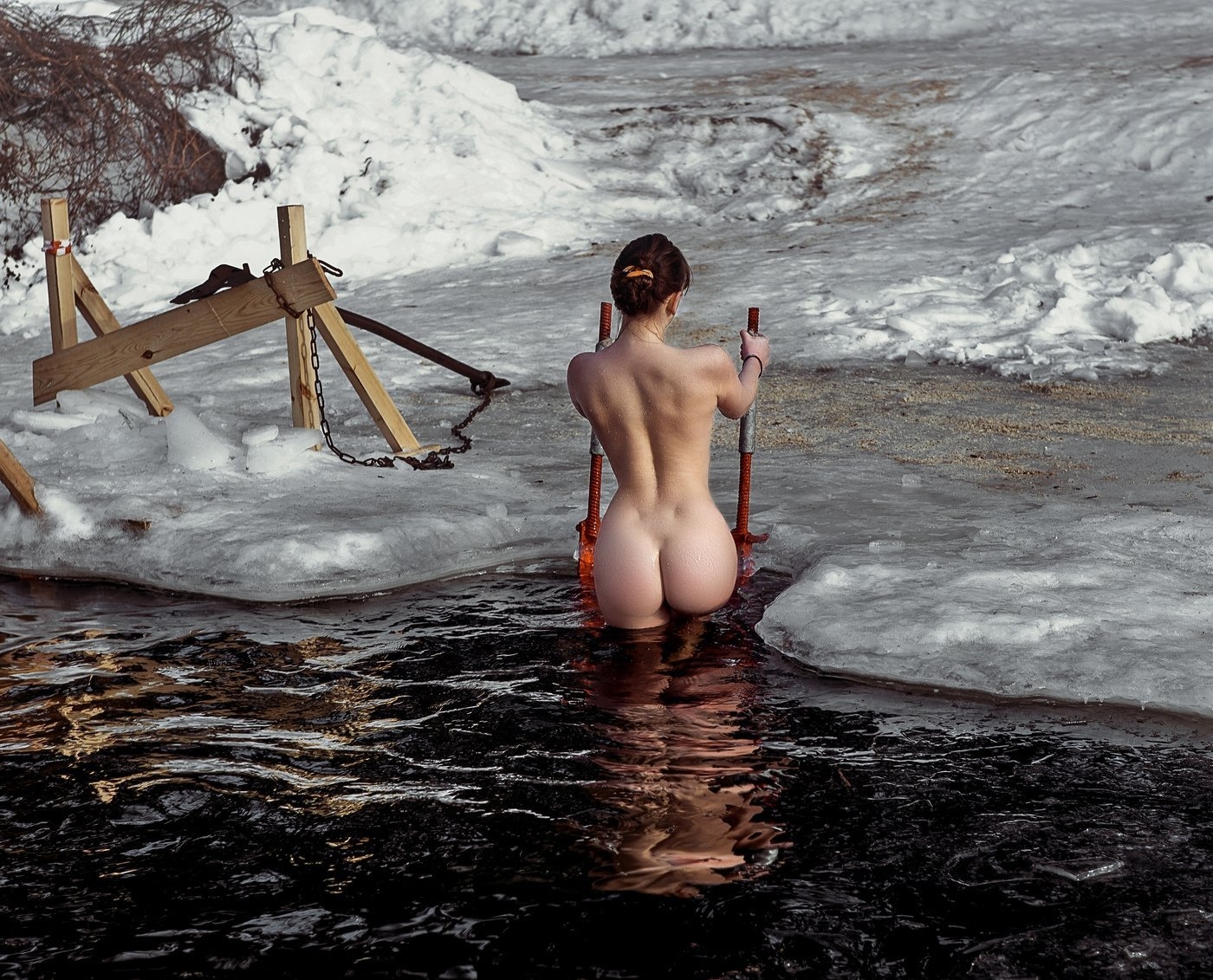 Голая девушка купается в деревенском пруду (48 фото) - секс и порно grantafl.ru
