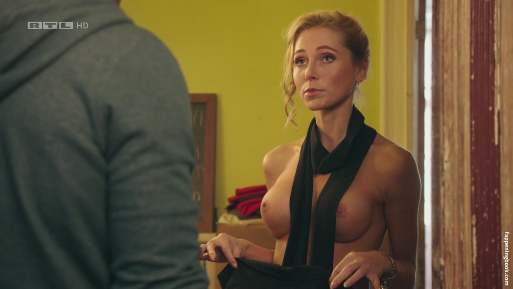 Юлия Дитце Maxim