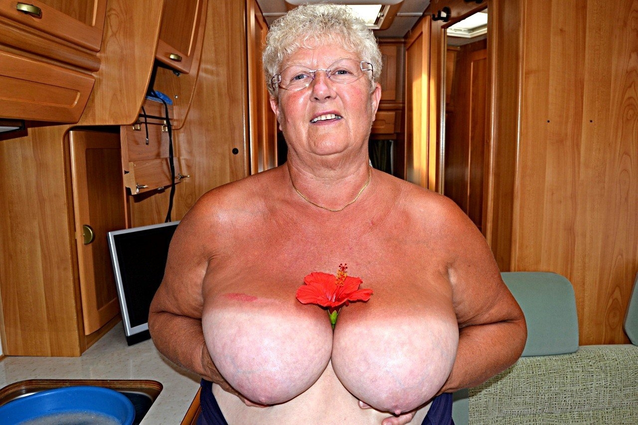 бабушка с огромной грудью видео фото 8