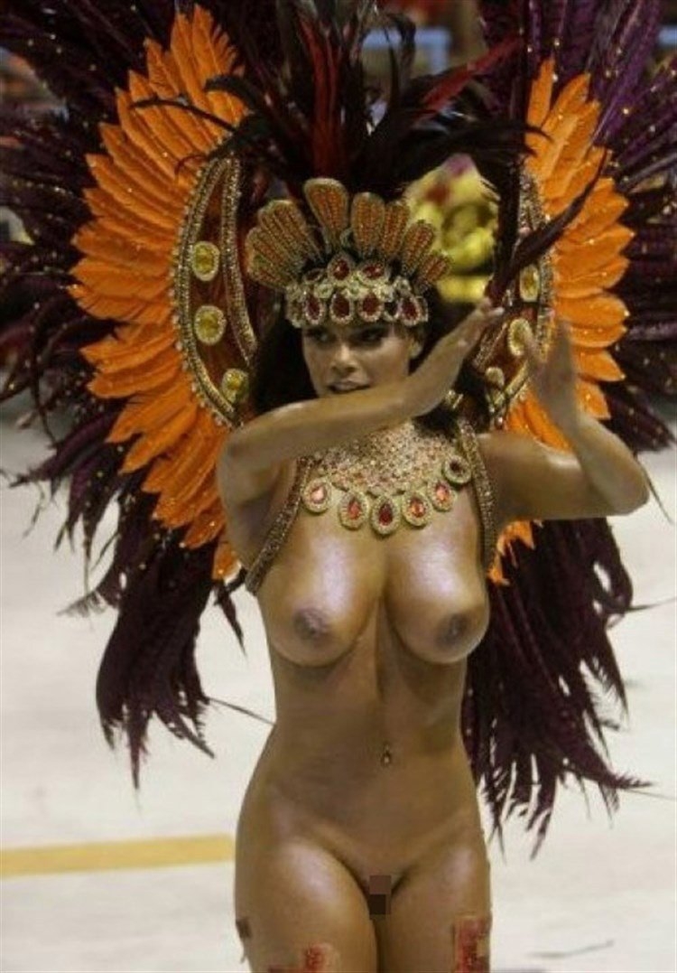 Naked Вивиана Кастро. Карнавал