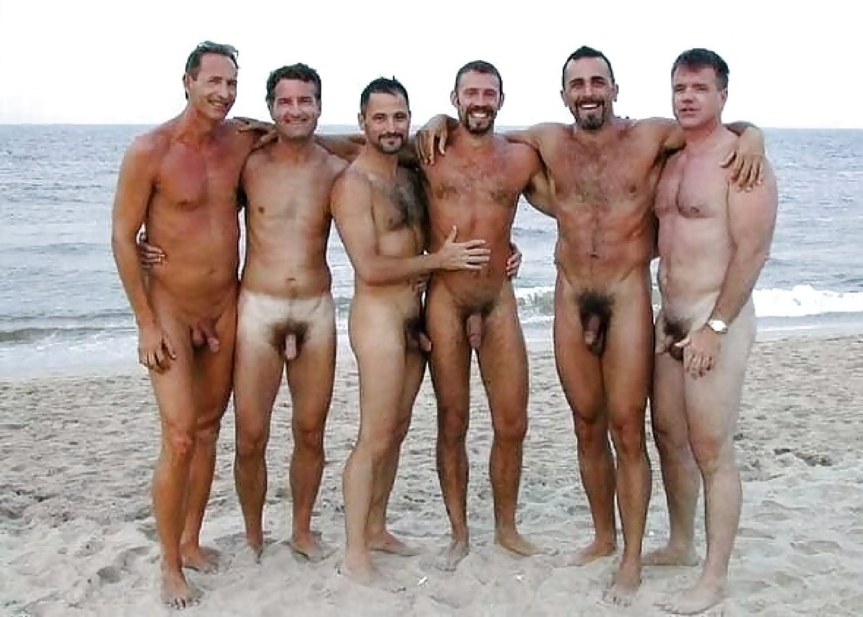 Очень много нудистов толстых на пляже (75 фото)