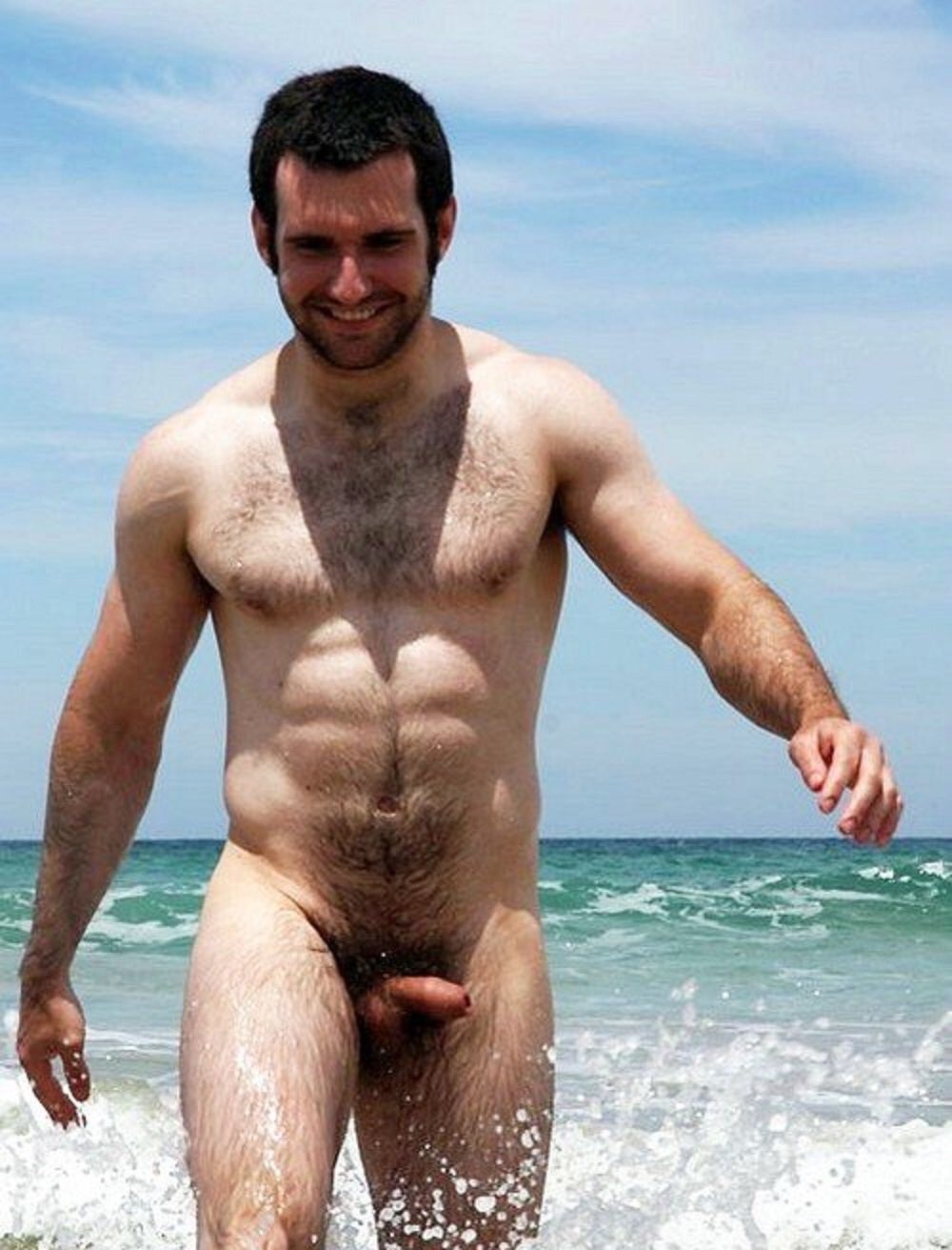 Голые мужчины на пляже (45 фото)