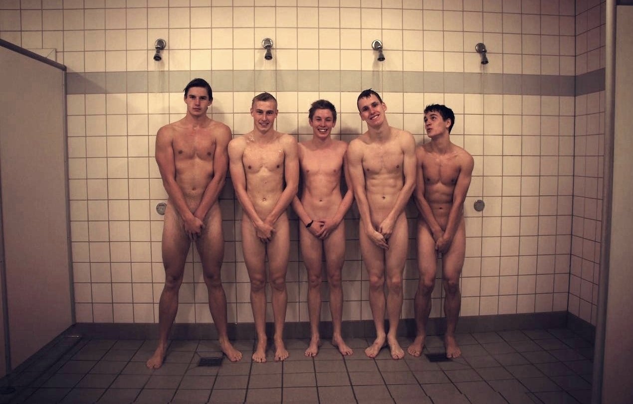 голые парни купаются в душе (54 фото)