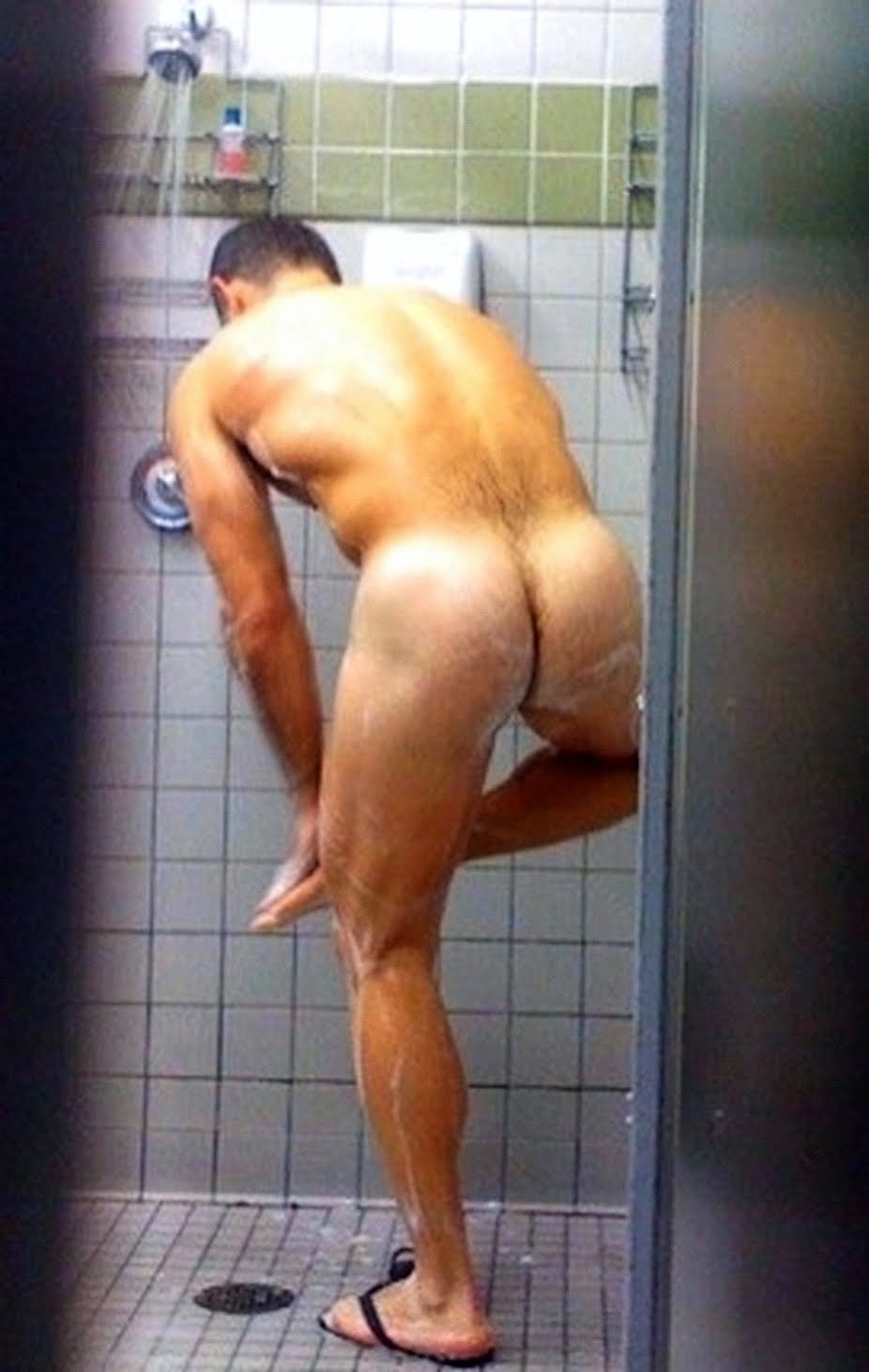 Красивые голые парни в душе (60 фото)