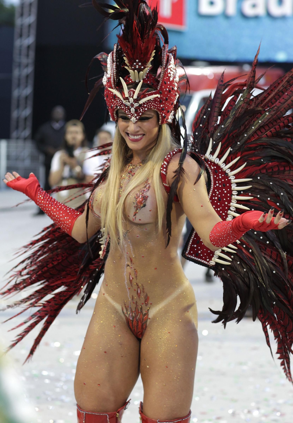 Naked Вивиана Кастро. Карнавал