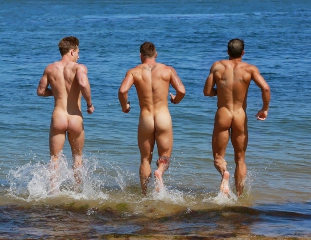 мужики на пляже отдыхают голыми фото 65