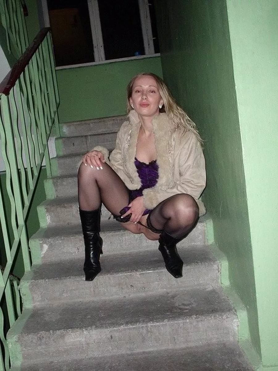 Частный трах в подъезде
