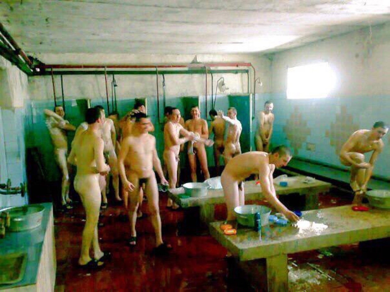 Мужики со стоячими хуями в мужской бане - фото секс и порно helper163.ru
