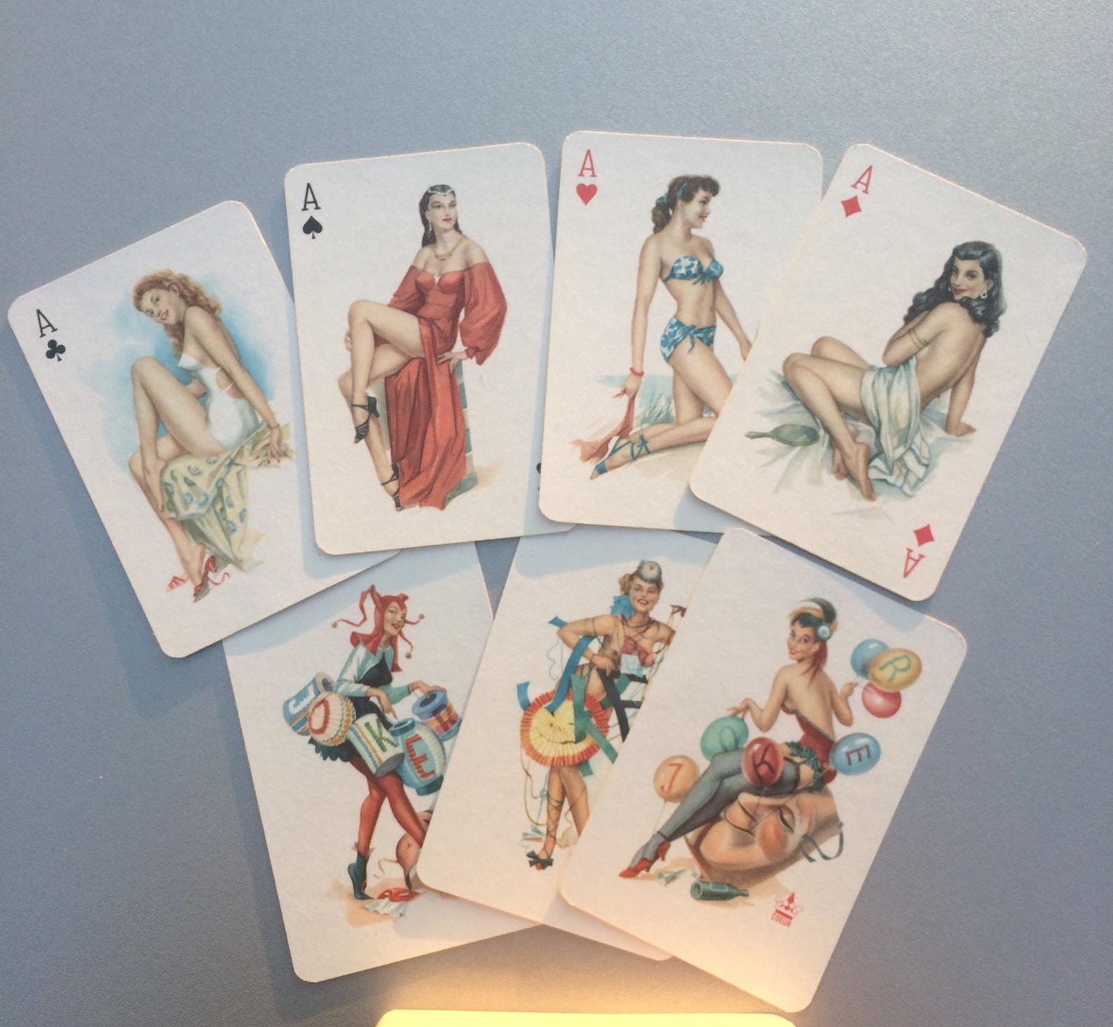 Поиск:игральные карты с голыми женщинами