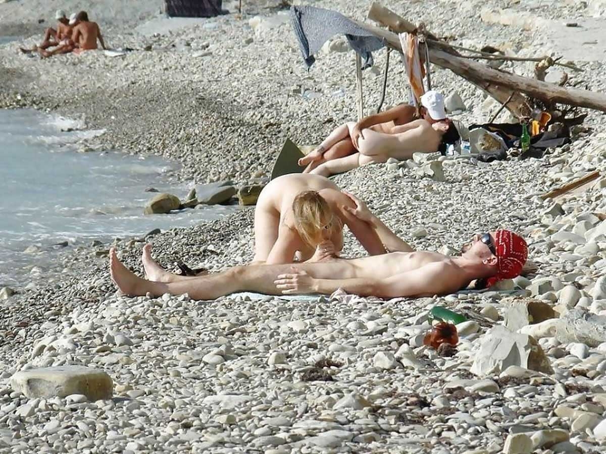 Любительское порно: Девочки в Коктебеле на нудистском пляже