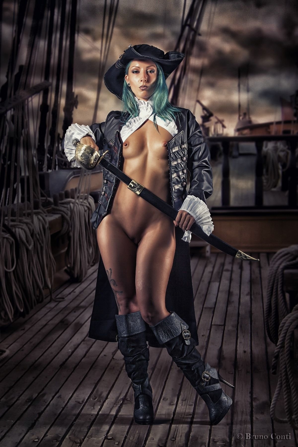 Erotic pirate costume women