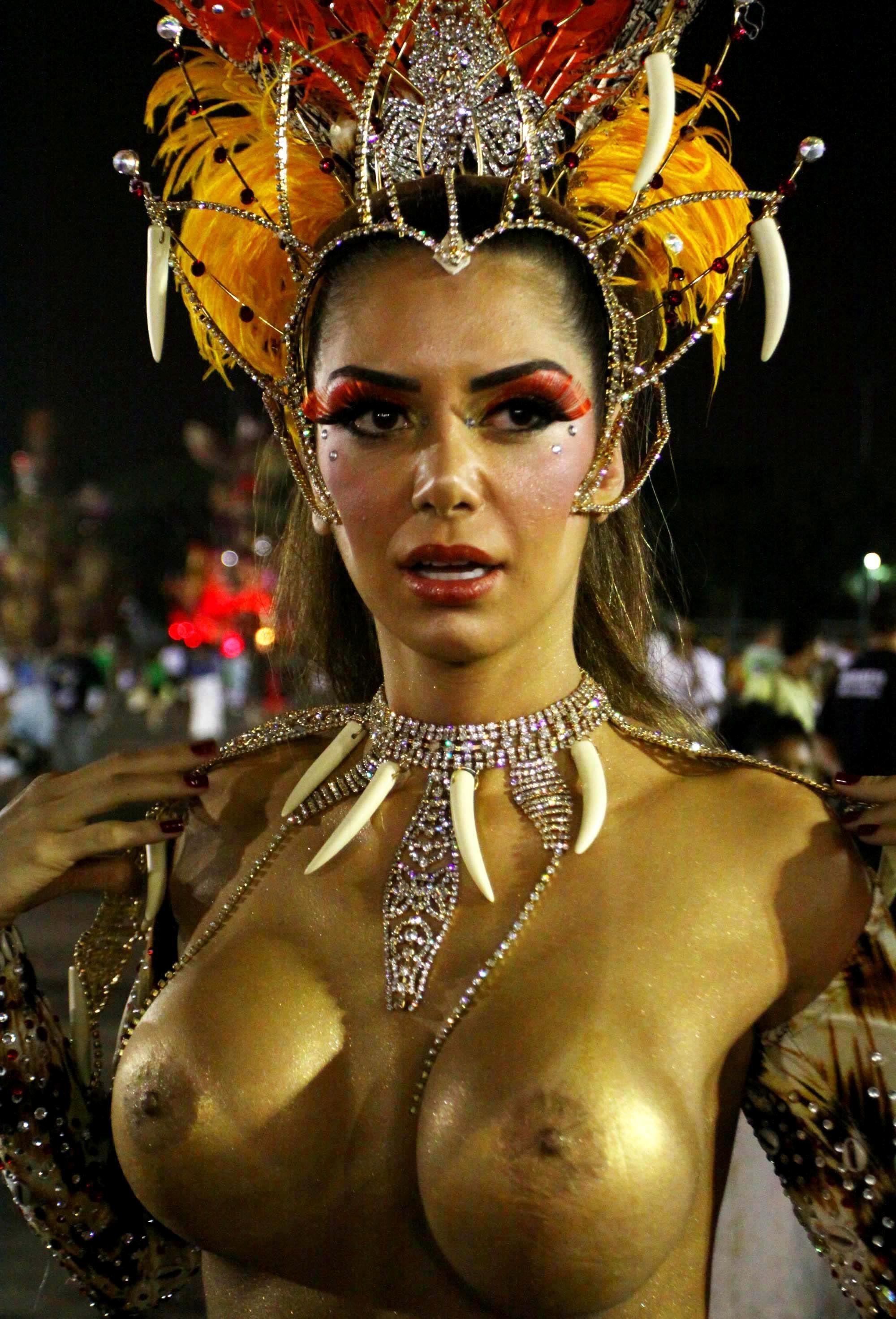 Голые на карнавале в рио (70 фото)