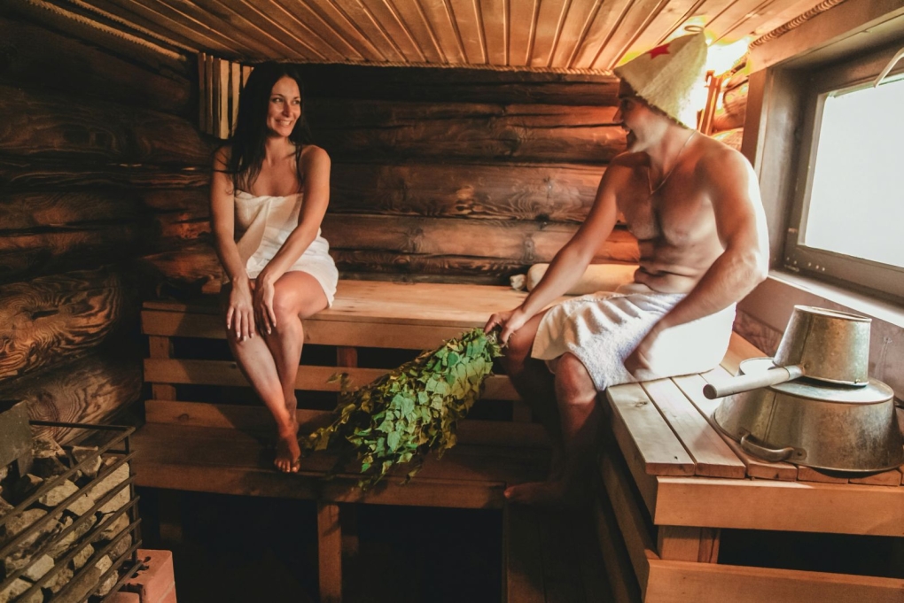 Русская баня с веником