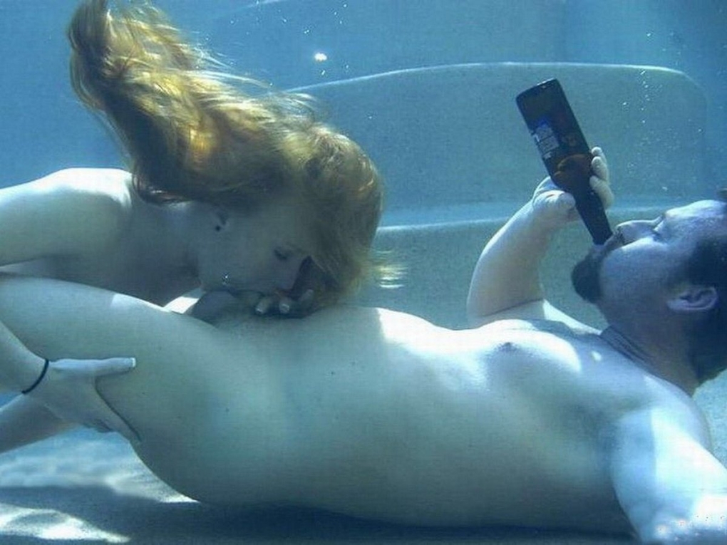 Писечка красивая в воде