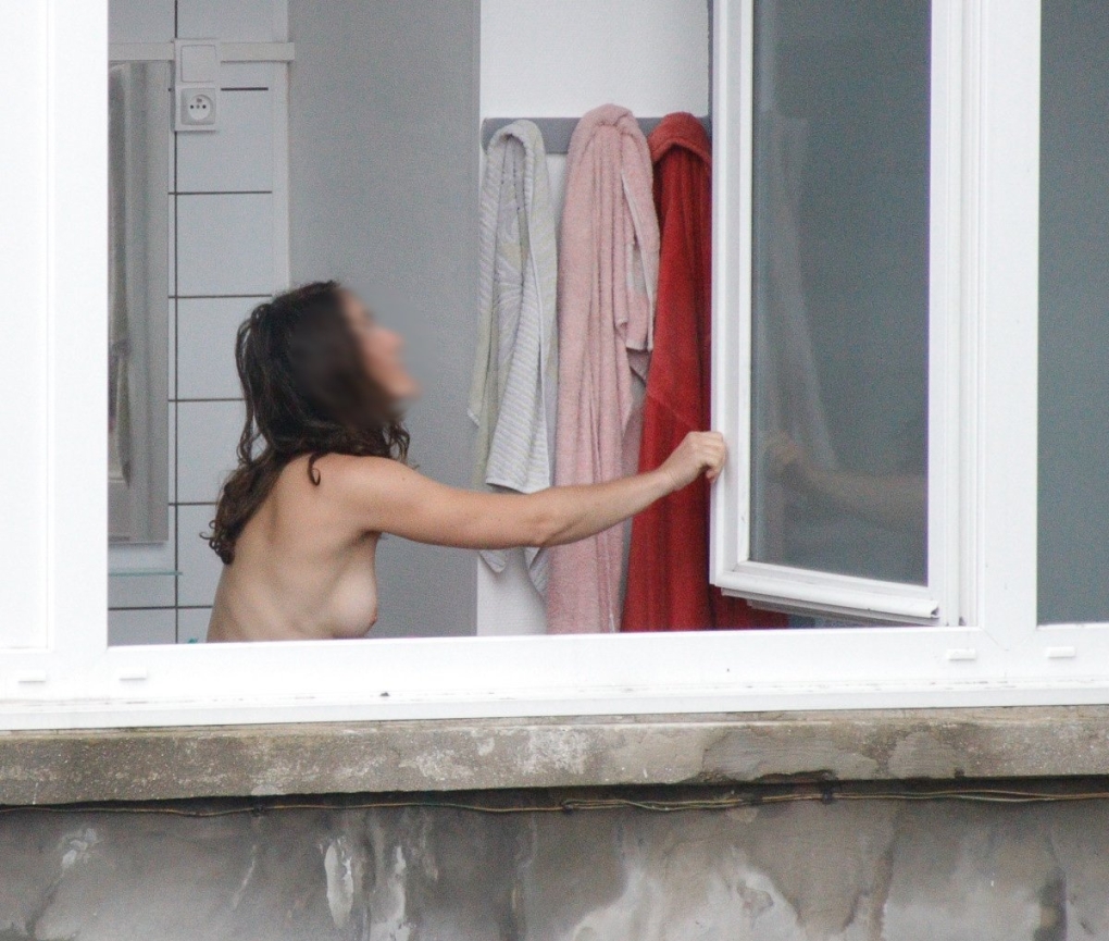 фото голая соседка на балконе фото 99