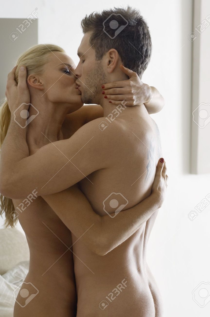 голые бабы целуются с голыми мужиками