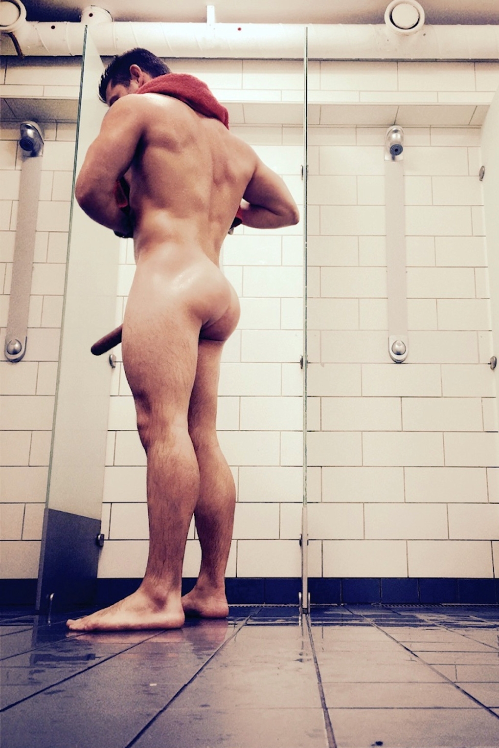 голые мужчины в спортзале фото 116